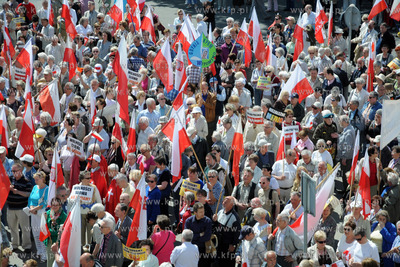 Po mszy w intencji ojczyzny z kosciola OO Redemptorystow...