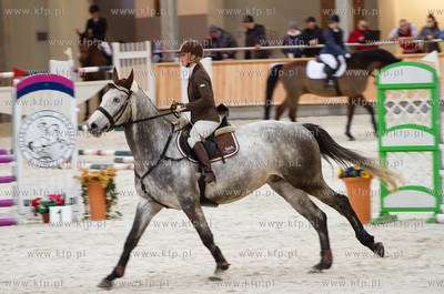 Pierwszy dzien Halowych Regionalnych Zawodow w Skokach...