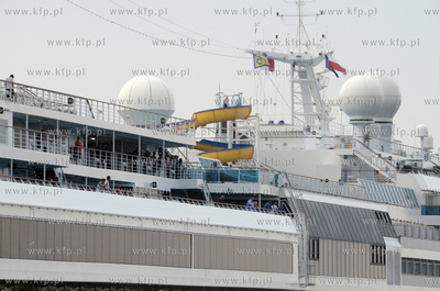 Przy Nabrzezu Francuskim w gdynskim porcie cumowal...