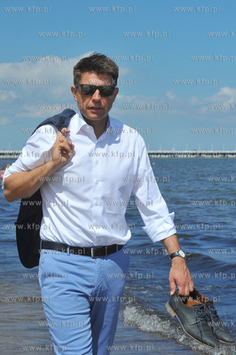 Sopot. Plaza. Spacer Ryszarda Petru z towarzyszeniem...