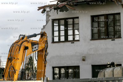 Wyburzanie budynku dworca PKP w Pruszczu Gdańskim....