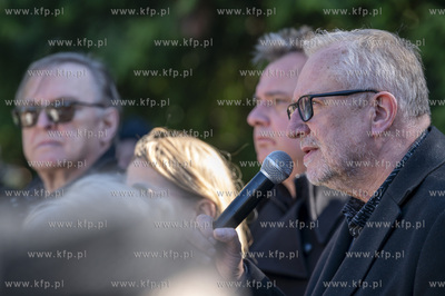 Gdańsk. Cmentarz Łostowicki. Uroczystości pogrzebowe...