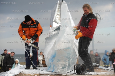 Gdynia, Bulwar Nadmorski. Festiwal rzezb lodowych....