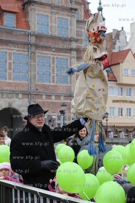Prezydent Gdanska, Pawel Adamowicz, wraz z przedszkolakami...