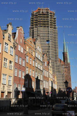 Glowne Miasto w Gdansku - nz Bazylika Mariacka widziana...