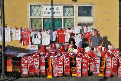 Gdansk. Mecz towarzyski Polska - Niemcy. Nz.  stoisko...