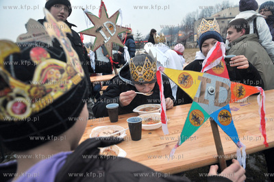 Orszak Trzech Kroli w Zukowie na Kaszubach. Po urocztosciach...