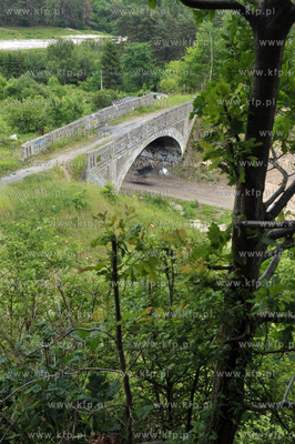 Dawny wiadukt kolejowy linii do Kokoszek polozony na...