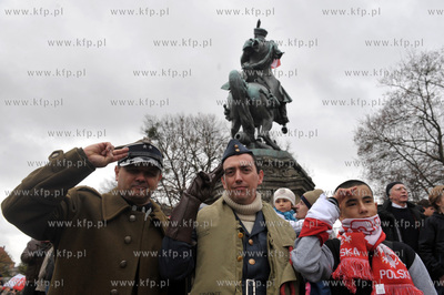 Gdanska Parada Niepodleglosci. W srodku czlonek hiszpanskiej...