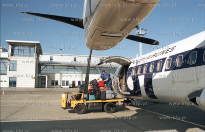 Samolot ATR-72 Polskich Lini Lotniczych LOT na lotnisku...