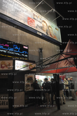 Gdynia. Impreza Swietojanska wita wiosne. Bar na wysokosci...