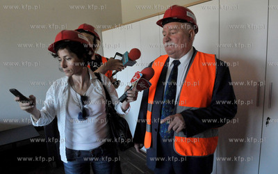 Prezydent Lech Walesa zwiedzal budowe Europejskiego...