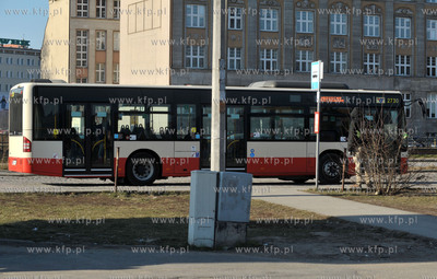 Gdansk. Przystanek autobusowy na Targu Rakowym. 17.02.2015...