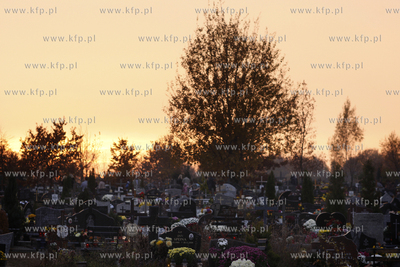 Gdansk. Cmentarz lostowicki. 31.10.2010 fot. Krzysztof...