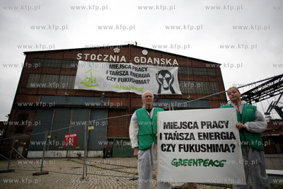 Stocznia Gdanska. Aktywisci Greenpeace rozwiesili na...