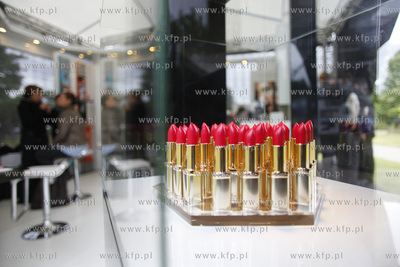 Namiot firmy Loreal na 36 Festiwalu Filmow Fabularnych...