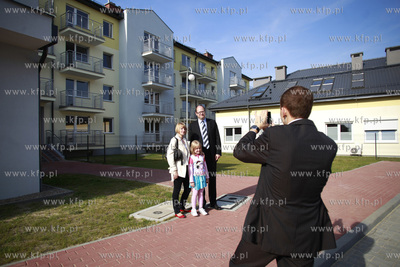 Uroczyste przekazanie do użytku 125 mieszkań wybudowanych...