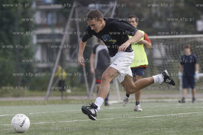 Gdansk Zaspa. Pilkarski turniej dzikich druzyn Do przerwy...