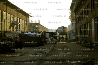 Stocznia Gdansk. Uliczka pomiedzy dawnymi halami fabrycznymi.
28.10.2011
fot....