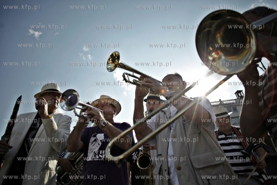 Parada jazzowa otwierajaca Sopot Molo Jazz Festival...