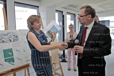 Uroczystosc prezentacji efektu pracy studentow i profesorow...