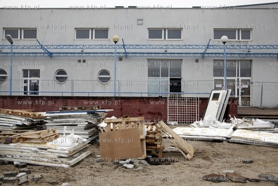 Wyburzanie hal wystawienniczych Miedzynarodowych Targow...