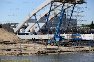 Gdańsk. Budowa mostu kolejowego na Martwej Wiśle.
03.07.2015
fot....