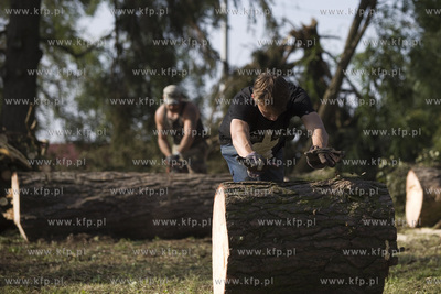 Skutki nawałnicy, która z piątku na sobotę przeszła...