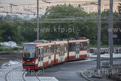 Testowe przejazdy tramwajów po modernizowanej linii...