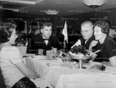 Bal na m/s Batorym. 1961 (?) Fot. Zbigniew Kosycarz/KFP...