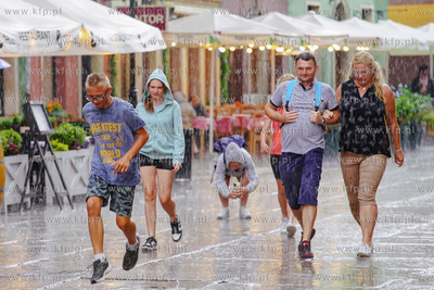 Letnia ulewa zaskoczyła Gdańszczan i turystów na...