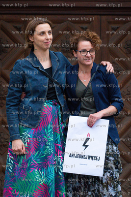 Gdańsk, okolice Dworu Artusa. Ani Jednej Więcej!...