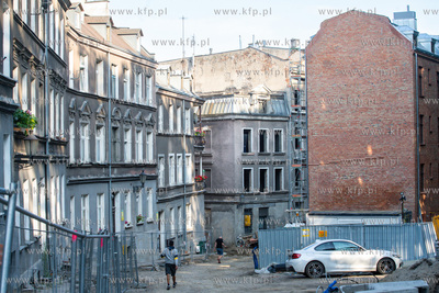 Rewitalizaja Biskupiej Górki. Nz. Budynki przy ulicy...