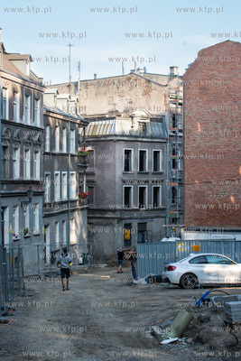 Rewitalizaja Biskupiej Górki. Nz. Budynki przy ulicy...