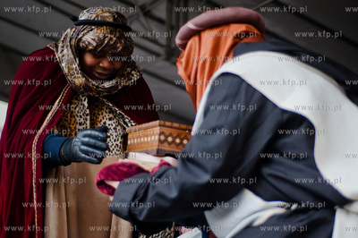 Gdansk. Orszak Trzech Kroli na ulicach Glownego Miasta....