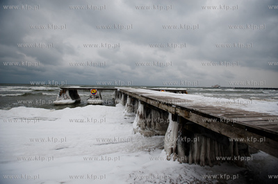 Mrozne, zimowe popoludnie na plazy w Sopocie.
26.01.2014
fot....