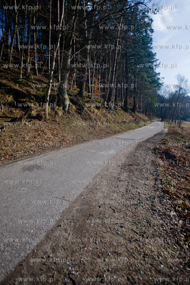 Gdansk. Oliwa, Trojmiejski Park Krajobrazowy. Asfaltowa...
