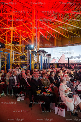 Gdansk. Byly zbiornik gazowy na terenie Polskiej Spolki...