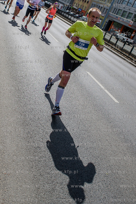 Zawodnicy na trasie II PZU Gdansk Maraton. 
15.05.2016
fot....