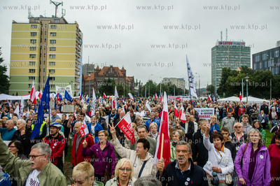 Gdańsk. Manifestacja Komitetu Obrony Demokracji pod...