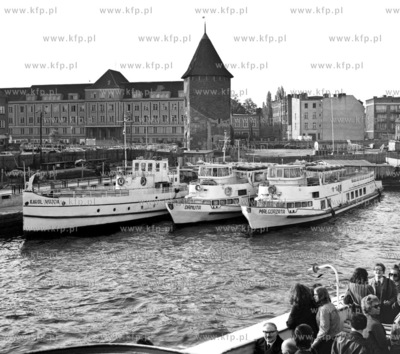 Statki wycieczkowe bialej floty Zeglugi Gdanskiej:...
