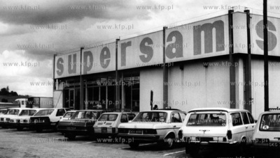 Sklep Supersam na ul. Gdynskiej w Zukowie na Kaszubach....