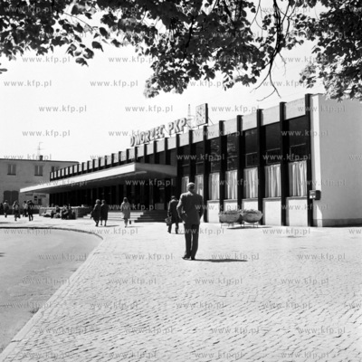 Budynek dworca PKP w Sopocie. 24.05.1974 6maj74_z.kosycarz_p58...