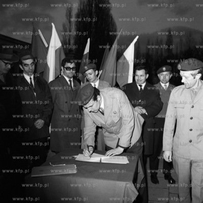 Podpisanie umowy między władzami KW PZPR a Związkiej...