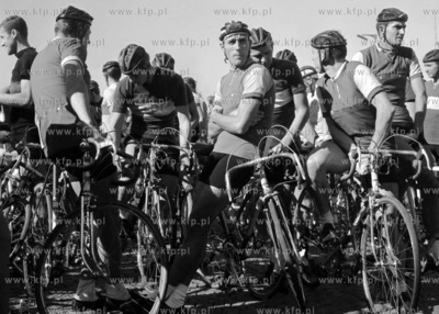 Start zawodów kolarskich w Gdyni. (lata60)
1961
Fot....