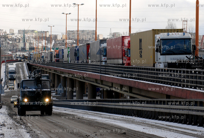 Gdynia. Nieoczekiwane opady sniegu, utrudnily zycie...