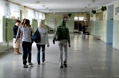 W Gimnazjum nr 4 w Rumii ogloszono alarm bombowy. Jak...