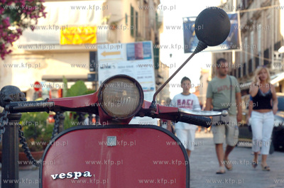 Italia pd. skuter Vespa legenda motoryzacji wloskiej....