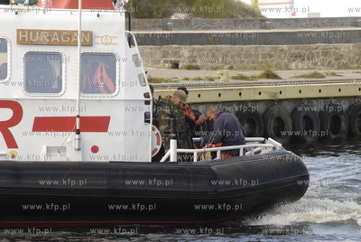 Akcja ratunkowa wedkarzy z jachtu motorowego, ktory...