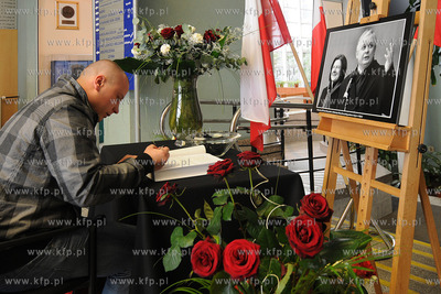 Gdynia w zalobie tydzien po katastrofie prezydenckiego...